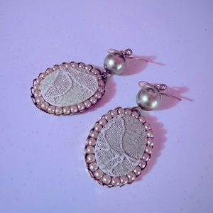 Vintage Lace earrings with grey pearls